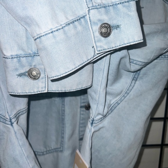 NWT Cropped Denim Button Down Shirt - Light Blue Denim Wash - XL - Picture 10 of 15